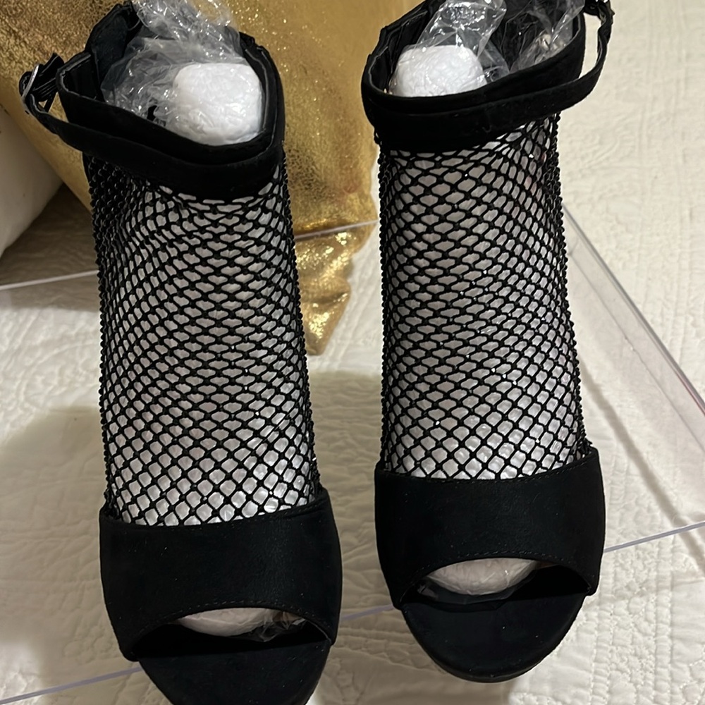 Elegant Black High Heels with Sleek Design approximately 4 inches. - Picture 4 of 4